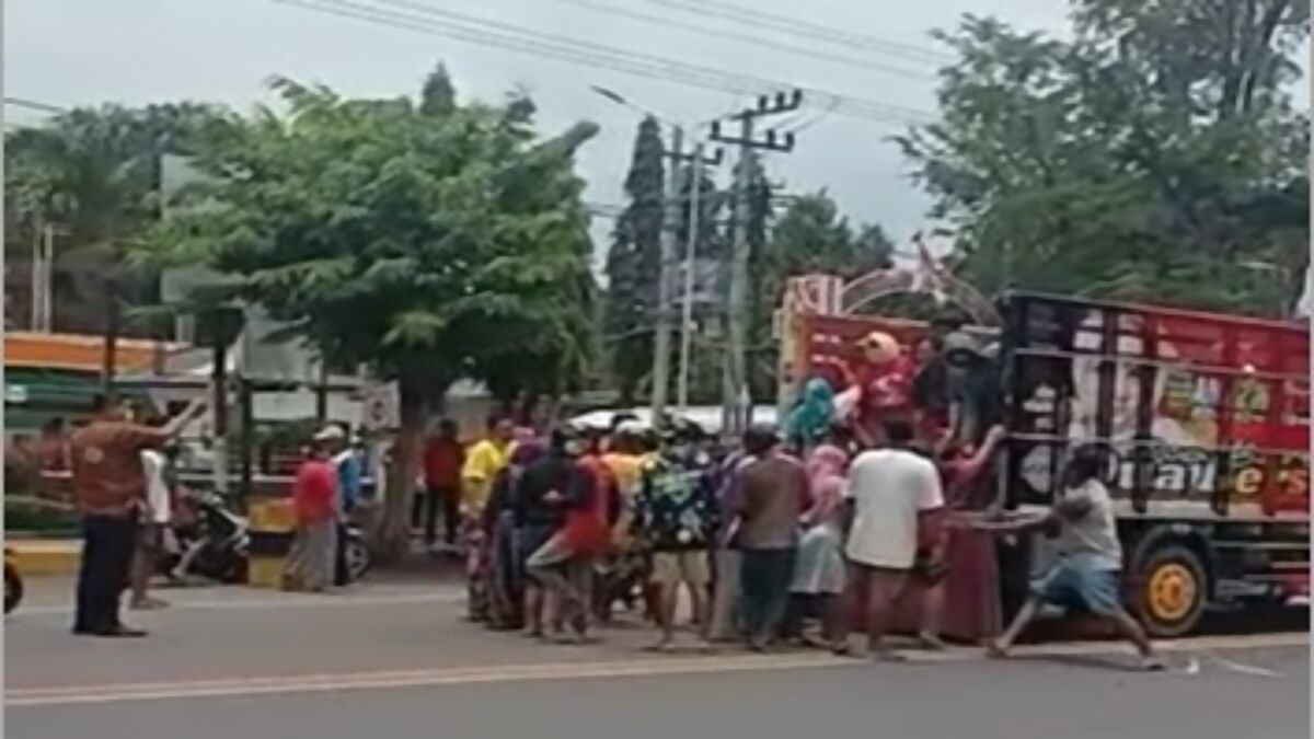 Heboh…Puluhan Orang Ambil Paksa Jenazah Pasien Covid-19 di RSU Wanolangan Dringu Probolinggo