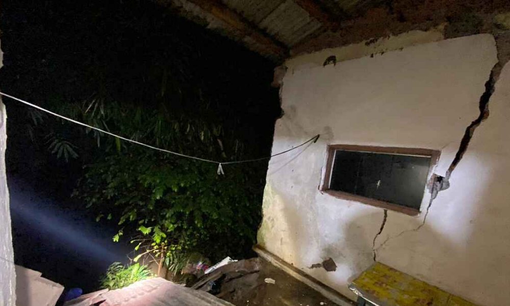 Hujan Lebat, Satu Rumah di Mergosono Malang Ambruk