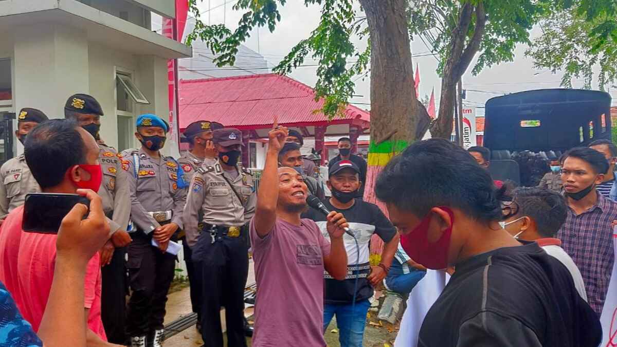 Komad Tuding Bea Cukai Madura Kongkalikong dengan Perusahaan Rokok Ilegal