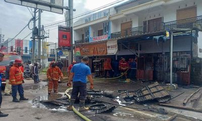 Kompor Press Sambar Bensin Tumpah, Kios Tambal Ban Terbakar