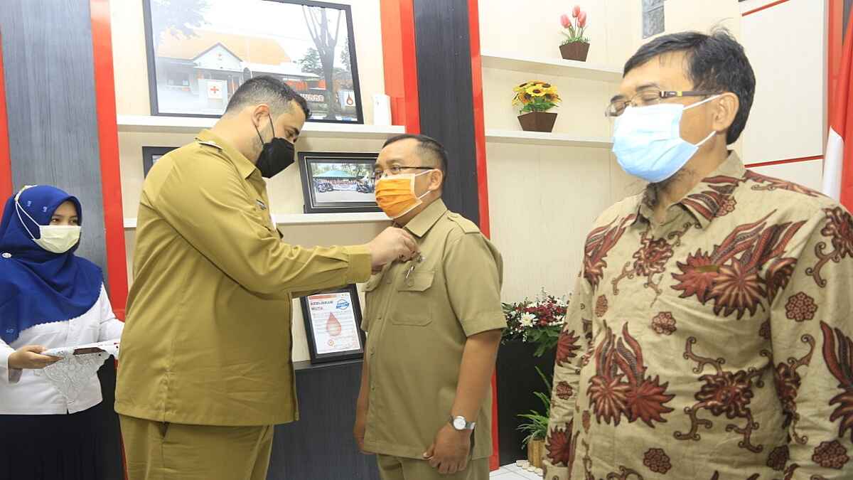 Lima Sukarelawan Donor Darah Dapat Penghargaan Wali Kota Probolinggo