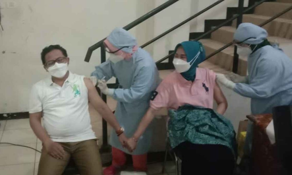Wali Kota Malang Bersama Keluarga Jalani Vaksinasi