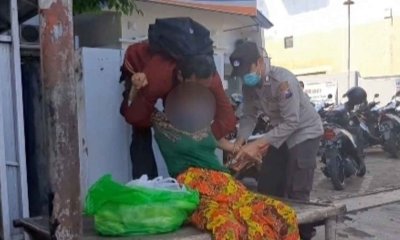 Wanita Paruh Baya Ngamuk Bawa Celurit di Pasar Wonoasih Probolinggo