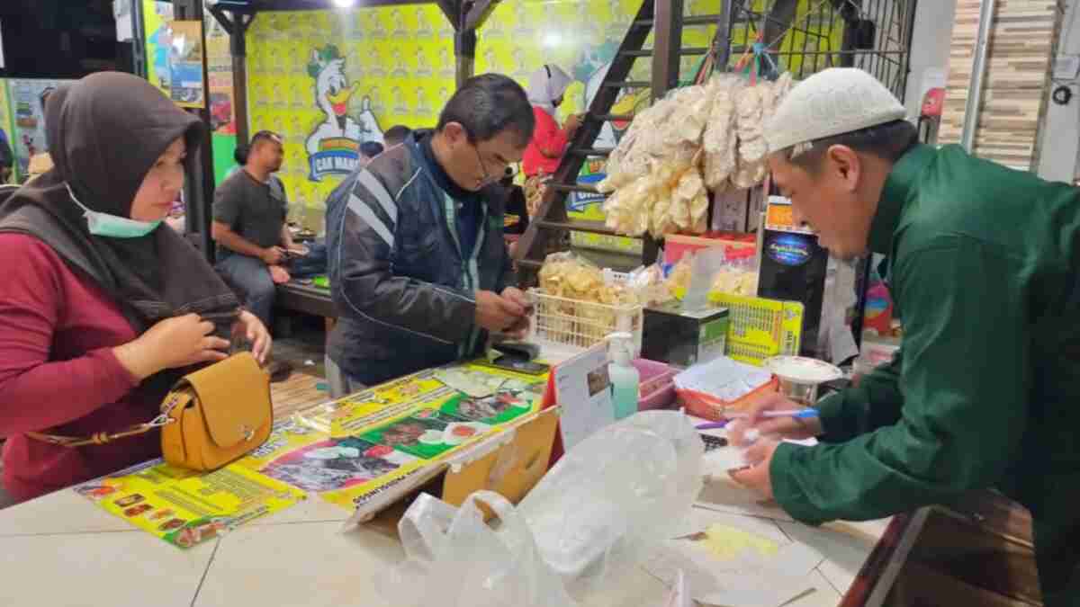 Bebek Goreng Sambel Korek Menambah Nikmatnya Berbuka Puasa