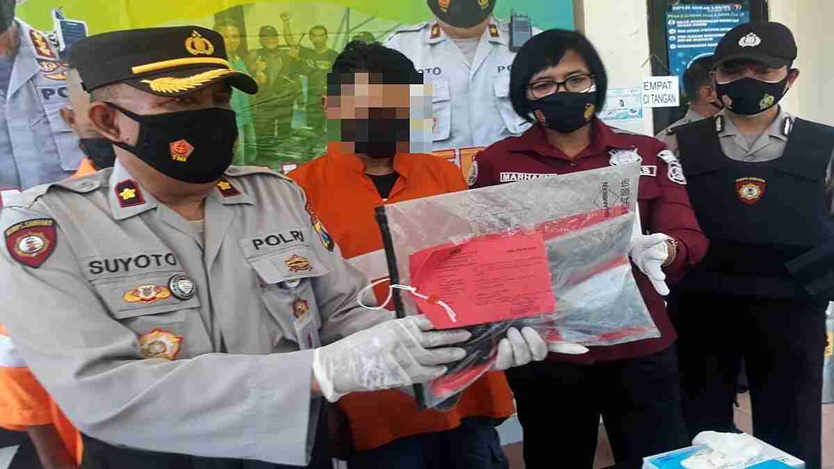 Bungkus Ganja dengan Daun Talas, Berakhir Lebaran di Penjara