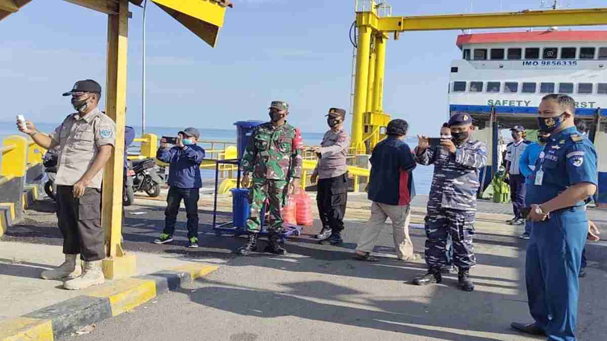 KSOP Panarukan Pantau Keselamatan Pelayaran KMP Munggiyango Hulalo