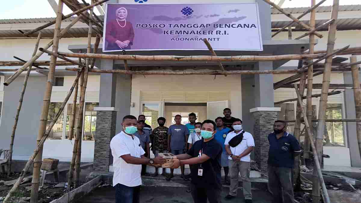 Kemnaker Galang Dana dan Salurkan Bantuan Logistik Bencana NTT