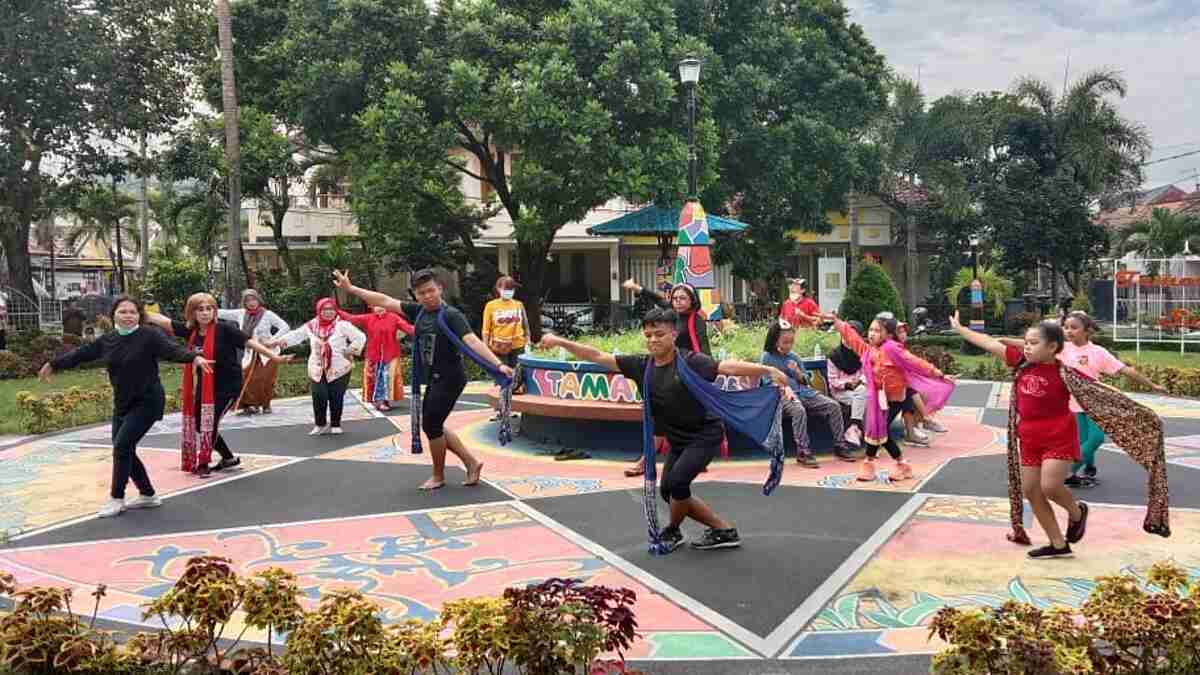 Meriahkan HUT Kota Malang, Kelurahan Bunulrejo Sajikan Flashmob Tari Tradisional