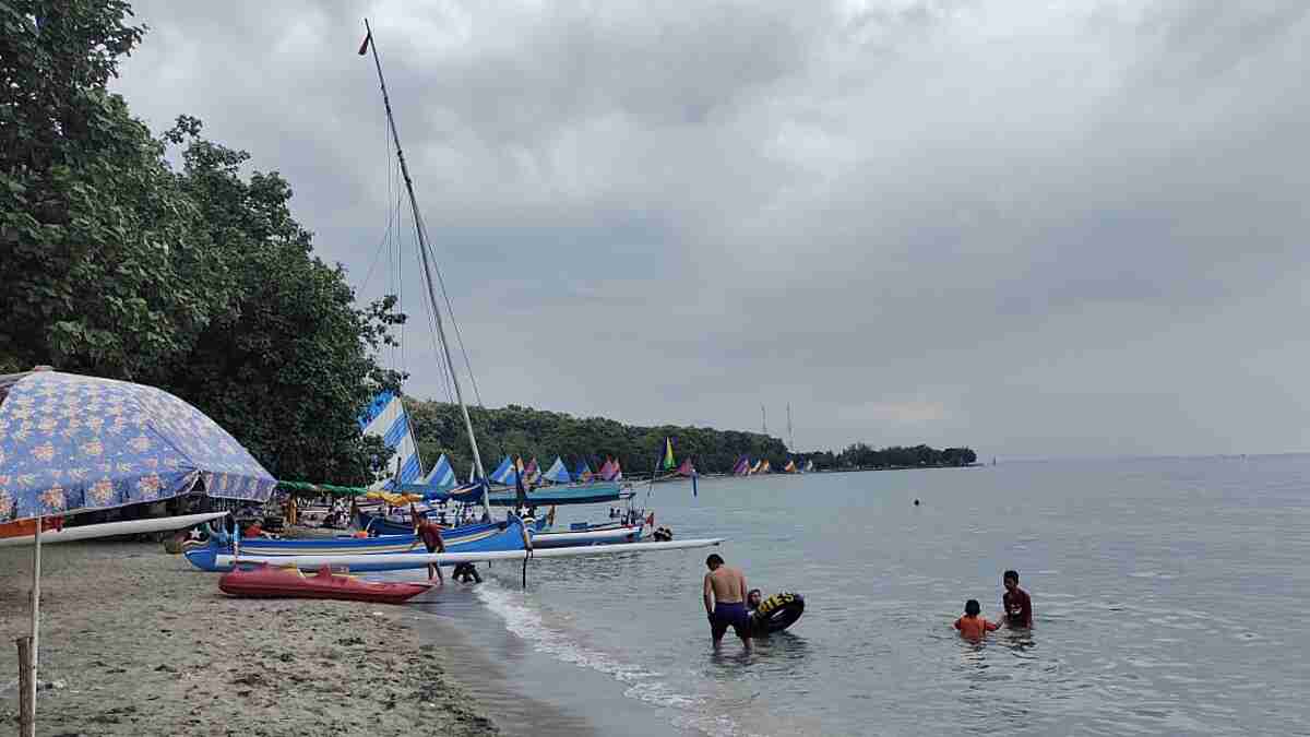 Pantai Pasir Putih Masih jadi Favorit Wisatawan Domestik