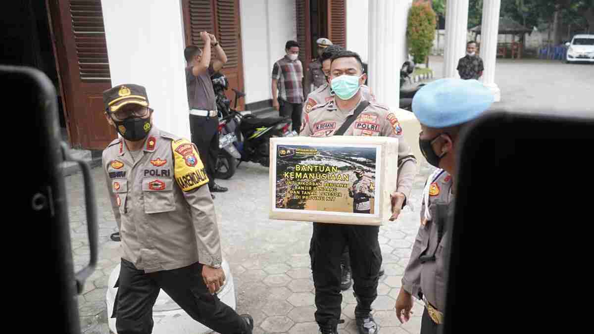 Polres Probolinggo Kota Salurkan Bantuan Dampak Banjir Bandang NTT