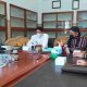 Wabup Trenggalek Syah M. Natanegara dan Sekda Trenggalek saat menerima kunjungan ARuPA dan USAID Bijak di kantor sekretariat daerah.