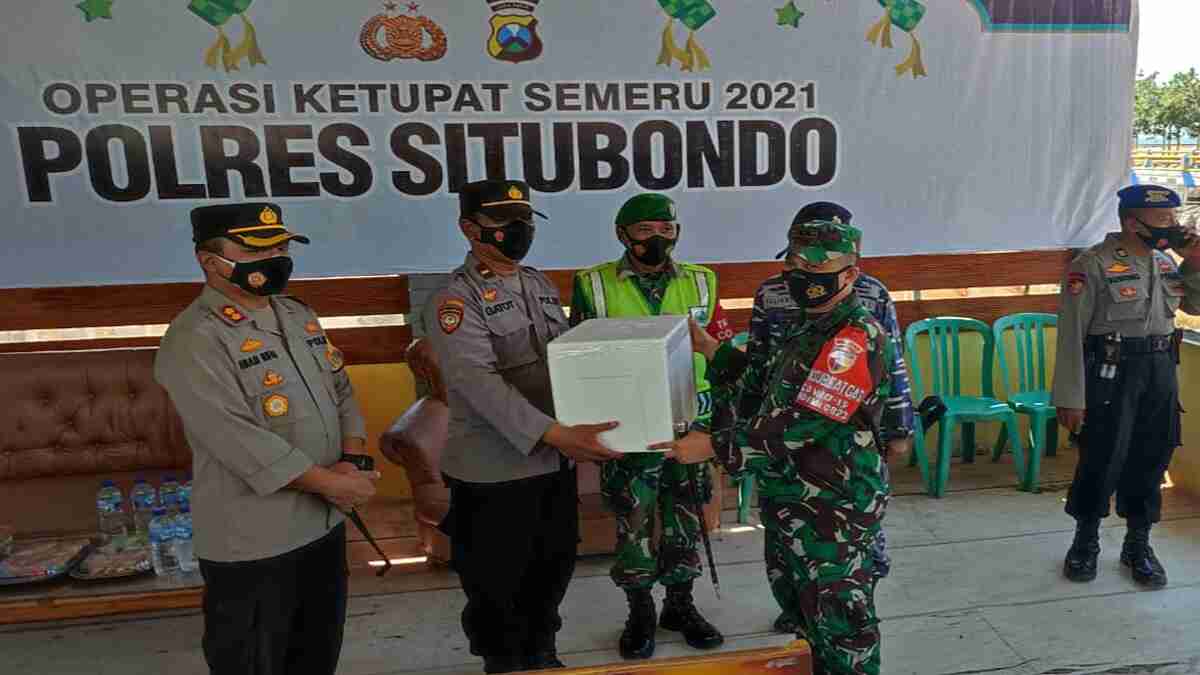 Dandim 0823 bersama Kapolres Situbondo Pantau Posko Pengendalian Transportasi Laut dan Penyekatan Pelabuhan