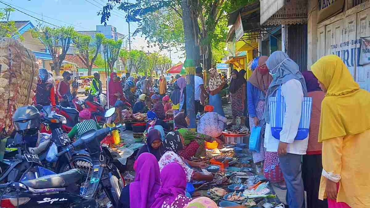 Pedagang ‘Pasar Kaget’ Ramadan Pamekasan Alami Penurunan Omzet