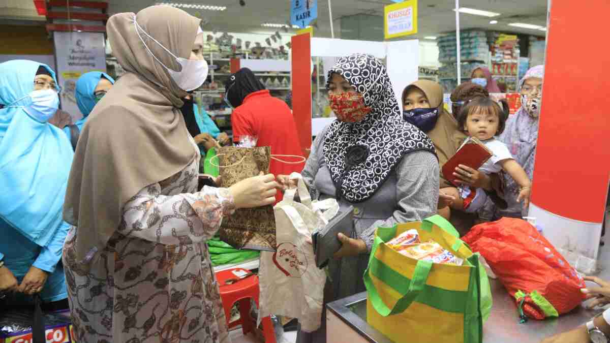 Hari Lingkungan Hidup Se Dunia, Ketua TP PKK Kota Probolinggo Ajak Warga Kurangi Penggunaan Kantong Plastik