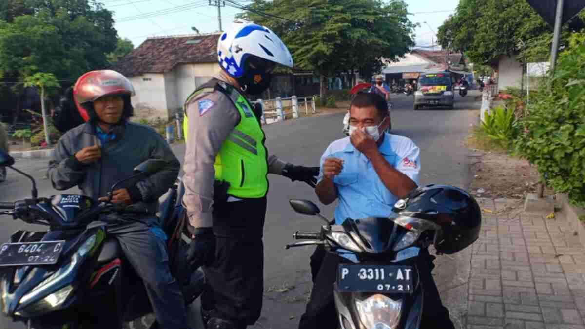 Satlantas Polres Situbondo Patroli Hunting Sistem, Tindak Pelanggar Lalu Lintas dan Prokes