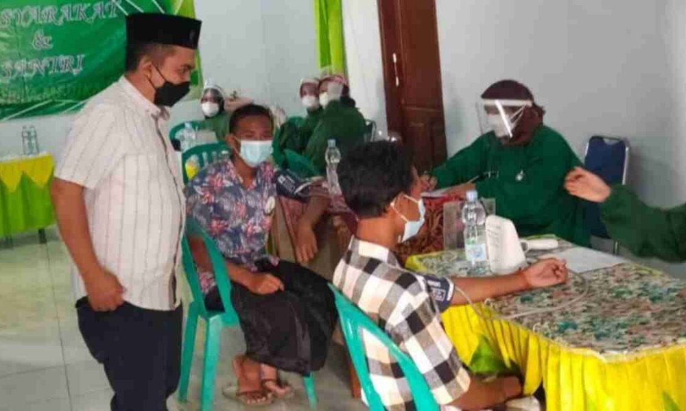 Anggota Komisi D DPRD Jombang bersama Pengurus Ponpes Babusalam Gelar Vaksinasi Seribu Santri