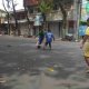 Jalan Raya Ditutup Akibat PPKM Darurat, Anak-Anak Kota Probolinggo Manfaatkan untuk Main Bola