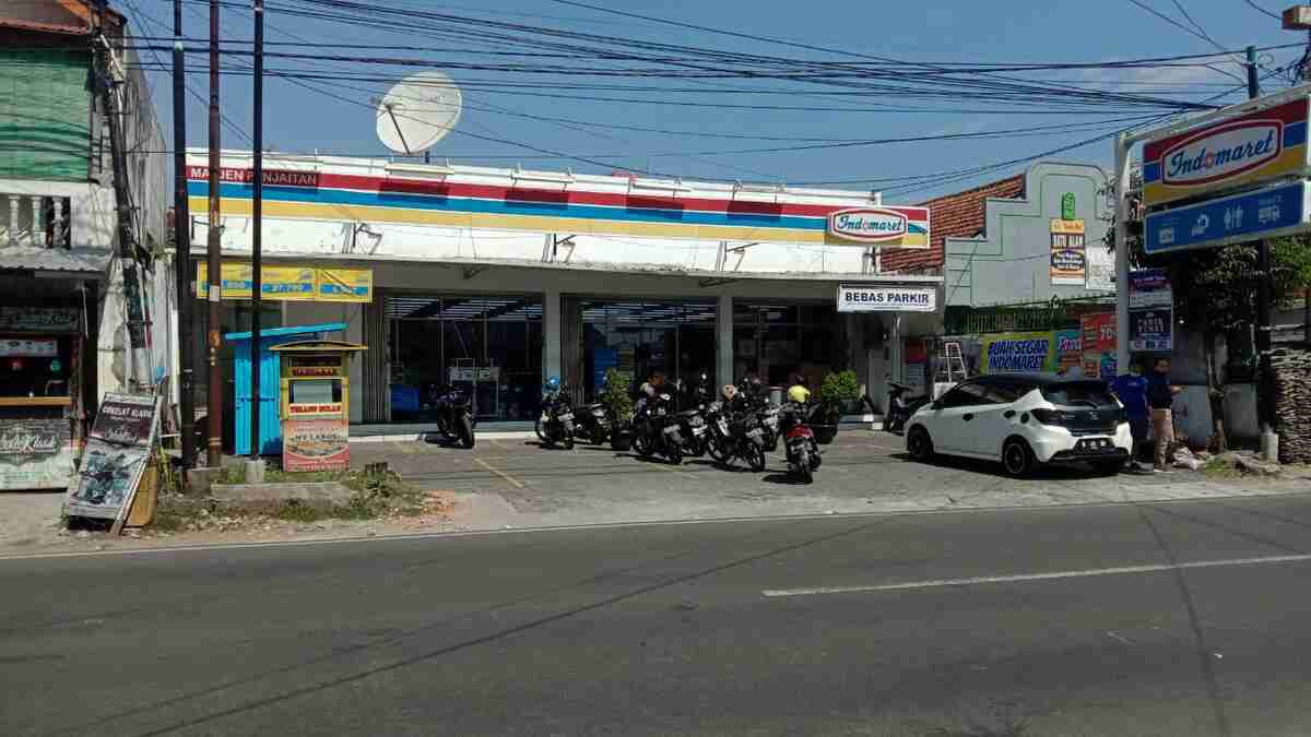 Maling Satroni Indomaret, Bobol Plafon Gasak Puluhan Bungkus Rokok