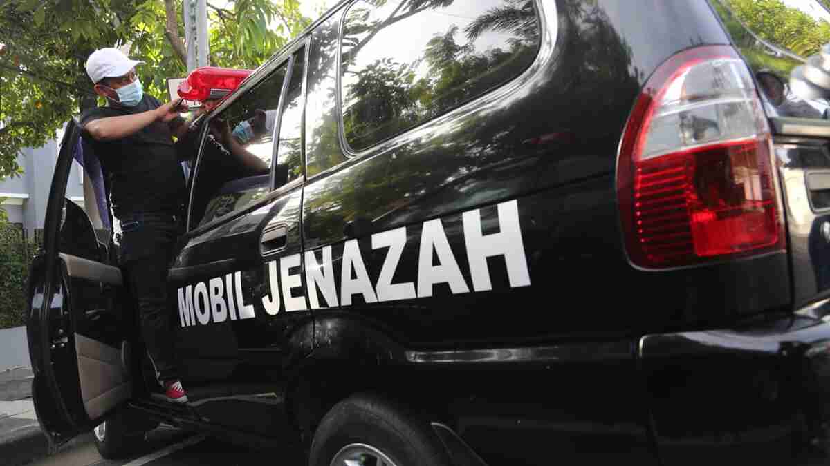 Pemkot Surabaya Ubah 14 Kendaraan Dinas jadi Mobil Jenazah