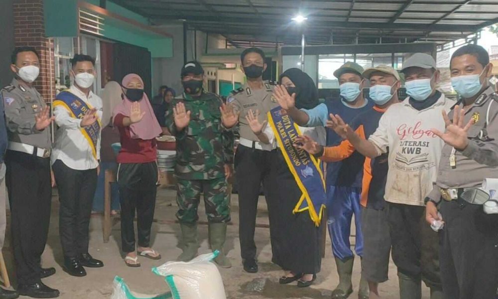 Satlantas Polres Situbondo Kirim Bantuan Sembako dan Masker untuk Korban Banjir Bandang Batu