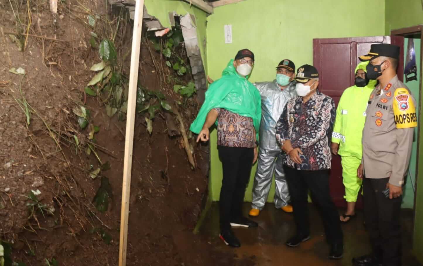 Bupati Malang bersama Kapolres Malang Tinjau Dampak Banjir dan Longsor di Kepanjen