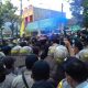 Unjuk Rasa Kelangkaan Pupuk, PMII Situbondo dan Polisi Terlibat Aksi Dorong