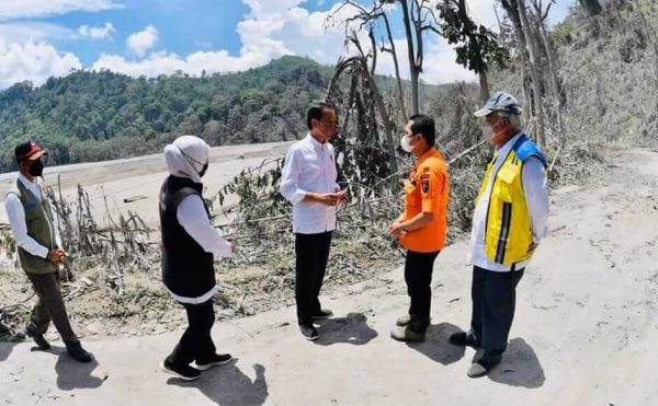 Datangi Lokasi Pengungsian dan Gladak Perak, Presiden Jokowi Pastikan Penanganan Bencana Tertangani dan Siapkan Relokasi Rumah Warga Lumajang