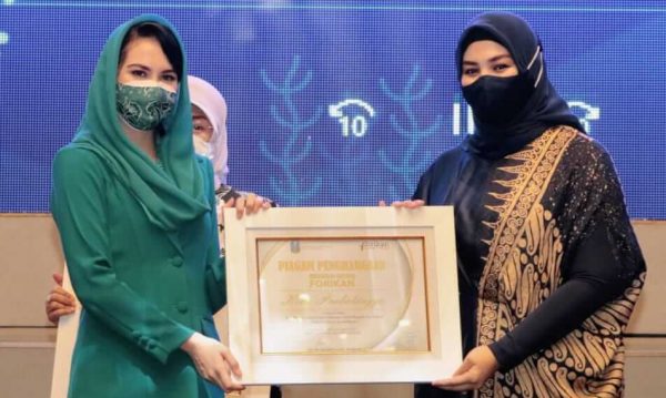Ketua Forikan Kota Probolinggo Raih Penghargaan Forikan Award 2021 Terbaik dalam Pembinaan UKM hingga Pemasaran