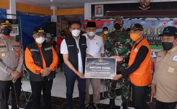 Bupati Malang bersama Forkopimda, KORPRI, Perumda Tirta Kanjuruhan hingga Pengusaha Serahkan Bantuan untuk Korban APG Semeru