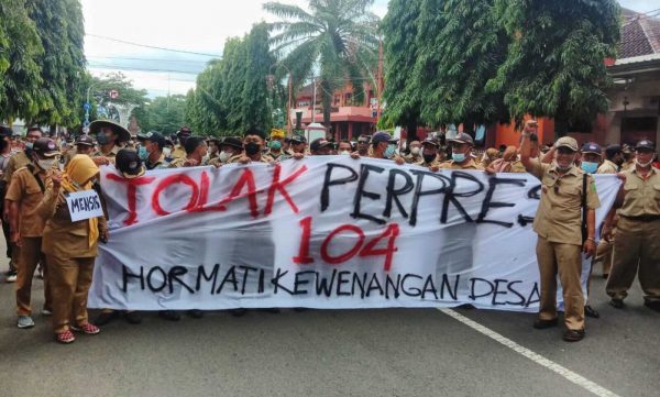 Ribuan Massa Pemerintahan Desa Tolak Perpres 104 Tahun 2021 Temui Bupati Trenggalek