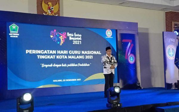 Hadiri HUT Ke-76 PGRI dan Hari Guru Nasional, Wali Kota Malang Ingatkan Tugas Berat Guru