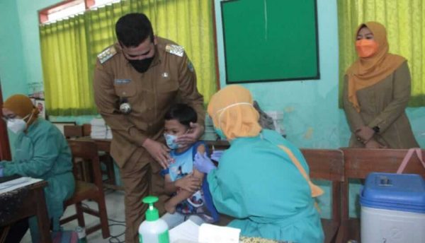 Tinjau Vaksinasi Pelajar 6 hingga 11 Tahun, Wali Kota Probolinggo Targetkan Sebulan Capai 70 Persen