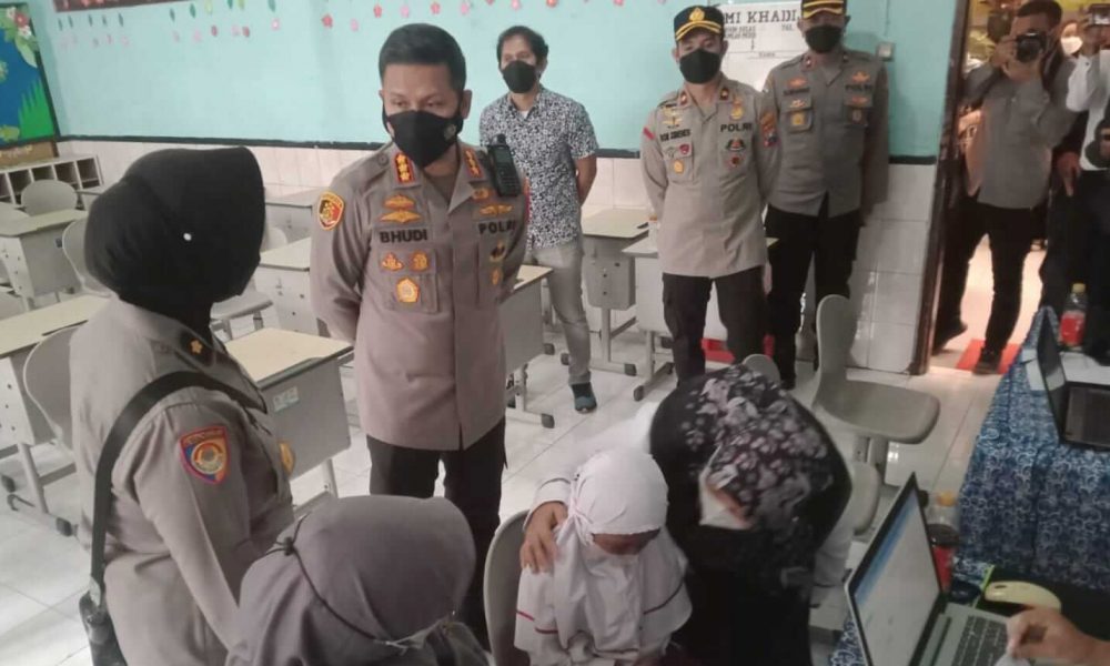 Polresta Malang Kota Fasilitasi MI Khadijah Gelar Vaksinasi Anak