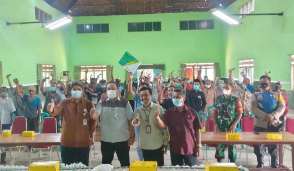 BPJS Ketenagakerjaan Kediri Serahkan CSR PT Surya Zig Zag kepada Pekerja Rentan