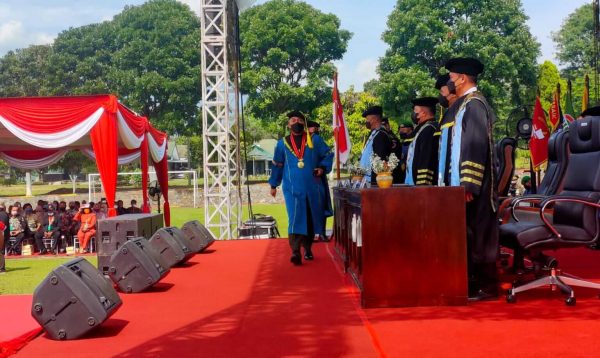 KASAD Wisuda 50 Mahasiswa Poltekad Angkatan III Tahun 2018-2022