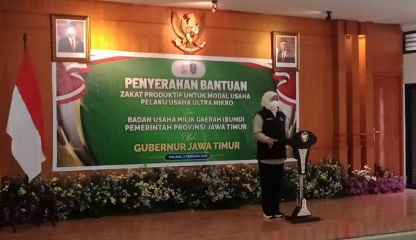 Pemprov Jatim Gelar Operasi Pasar Minyak Goreng dan Serahkan Bantuan Zakat Produktif Modal Pelaku Usaha Ultra Mikro