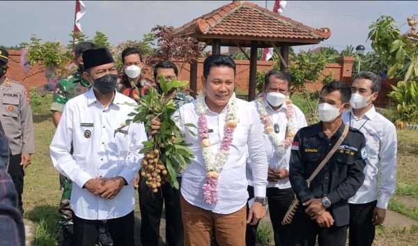 Dukung Budidaya Tanaman Kelengkeng di Simoketawang, Wabup Sidoarjo Bantu 500 Bibit