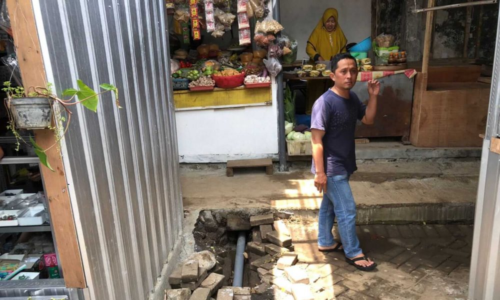 Pedagang Pasar Kota Batu di Penampungan Keluhkan Kebocoran Atap dan Saluran Drainase