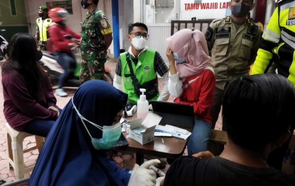 Satgas Covid-19 Situbondo Gelar Grebek Vaksin dengan Sasaran Cafe dan Tempat Keramaian