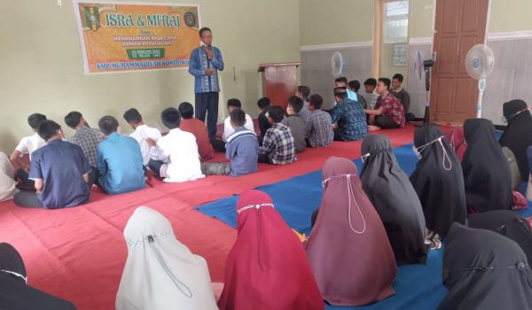 Peringati Isra Miraj, SMP Muhammadiyah I Bondowoso Gelar Jumat Berkah Jumat Bersedekah