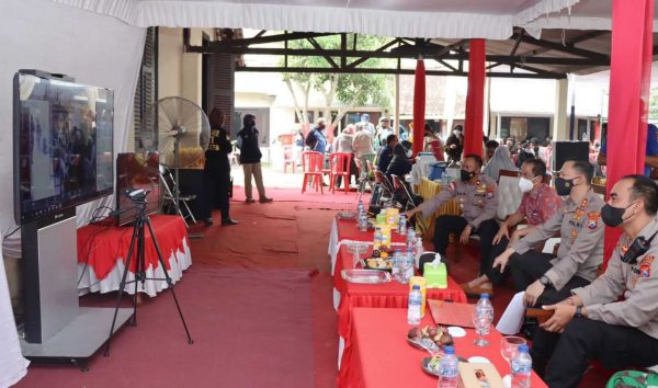 Kapolres Malang bersama Kadinkes Ikuti Zoom Meeting dengan Kapolri dan Tinjau Pelaksanaan Vaksinasi