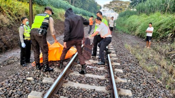 Tertidur di Atas Rel, Pria di Blitar Ditemukan Tak Bernyawa Akibat Ditabrak Kereta Api