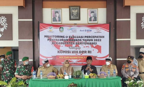 Komisi VIII DPR RI Didampingi Kadinsos Lakukan Monitoring Penyaluran Bantuan di Dua Desa Kecamatan Banyuwangi