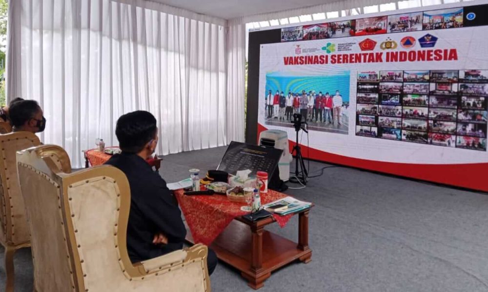 Gelar Vaksinasi Serentak Indonesia, Kapolres Malang Dampingi Irwasda Polda Jatim juga Ikuti Zoom Meeting bersama Kapolri