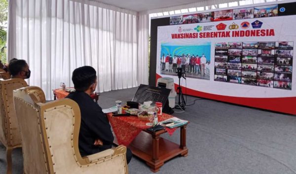 Gelar Vaksinasi Serentak Indonesia, Kapolres Malang Dampingi Irwasda Polda Jatim juga Ikuti Zoom Meeting bersama Kapolri