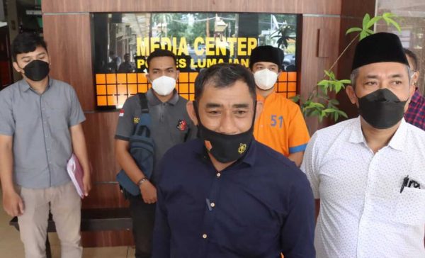 Polres Lumajang Limpahkan Berkas Kasus Penendangan Sesajen ke Kejari Lumajang