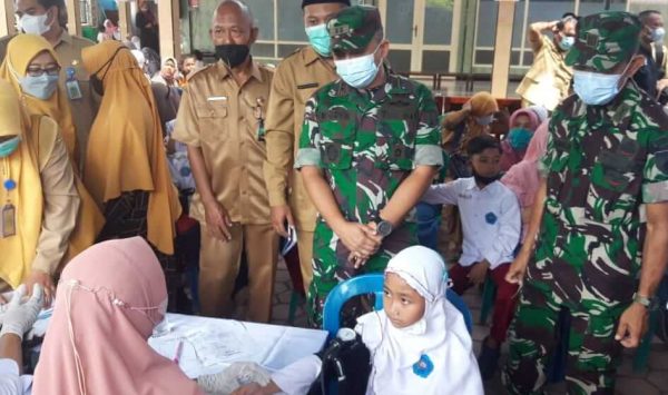 Dandim 0823 Situbondo Pantau Serbuan Vaksin Anak di SD Muhammadiyah Kampung Kota Timur