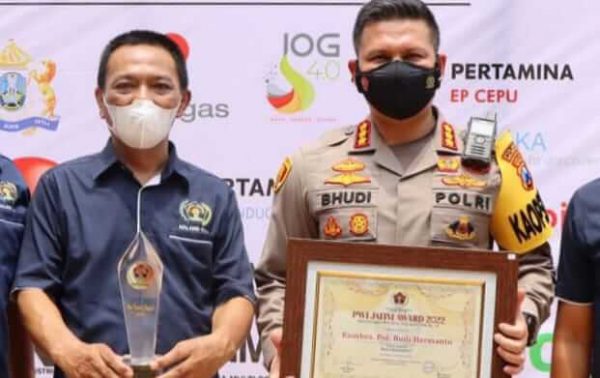 Jalin Sinergitas bersama Insan Pers, Kapolresta Malang Kota Raih Penghargaan PWI Jatim Award 2022