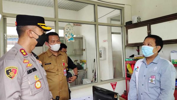 Kapolres bersama Kepala Diskoperindag Situbondo Sidak Stasiun Pengisian LPG