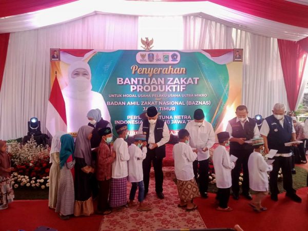 Pemprov Jatim bersama Baznas Jatim dan Bupati Malang Salurkan Bantuan Zakat Produktif untuk Pelaku Usaha Ultra Mikro